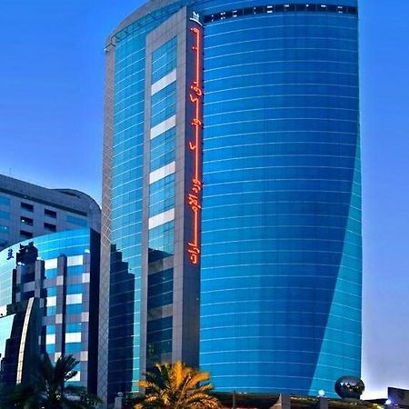 Royal Concorde Hotel & Suite Дубай Экстерьер фото