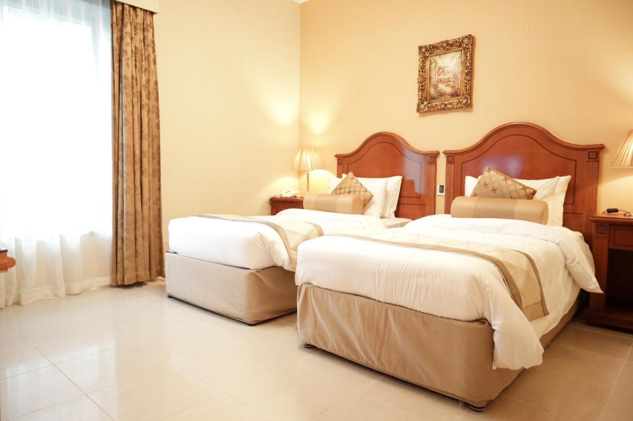 Royal Concorde Hotel & Suite Дубай Экстерьер фото
