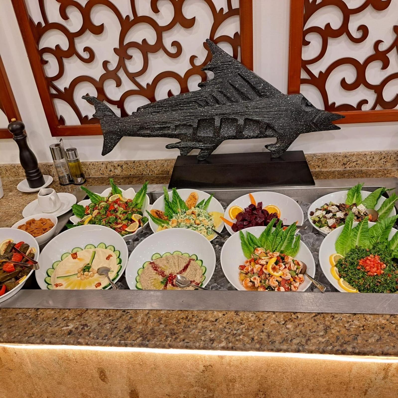 Royal Concorde Hotel & Suite Дубай Экстерьер фото