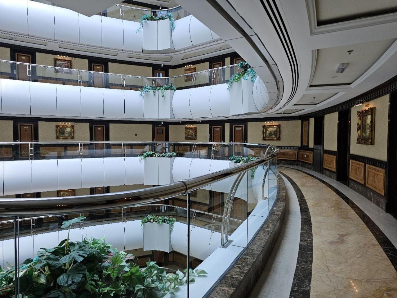 Royal Concorde Hotel & Suite Дубай Экстерьер фото