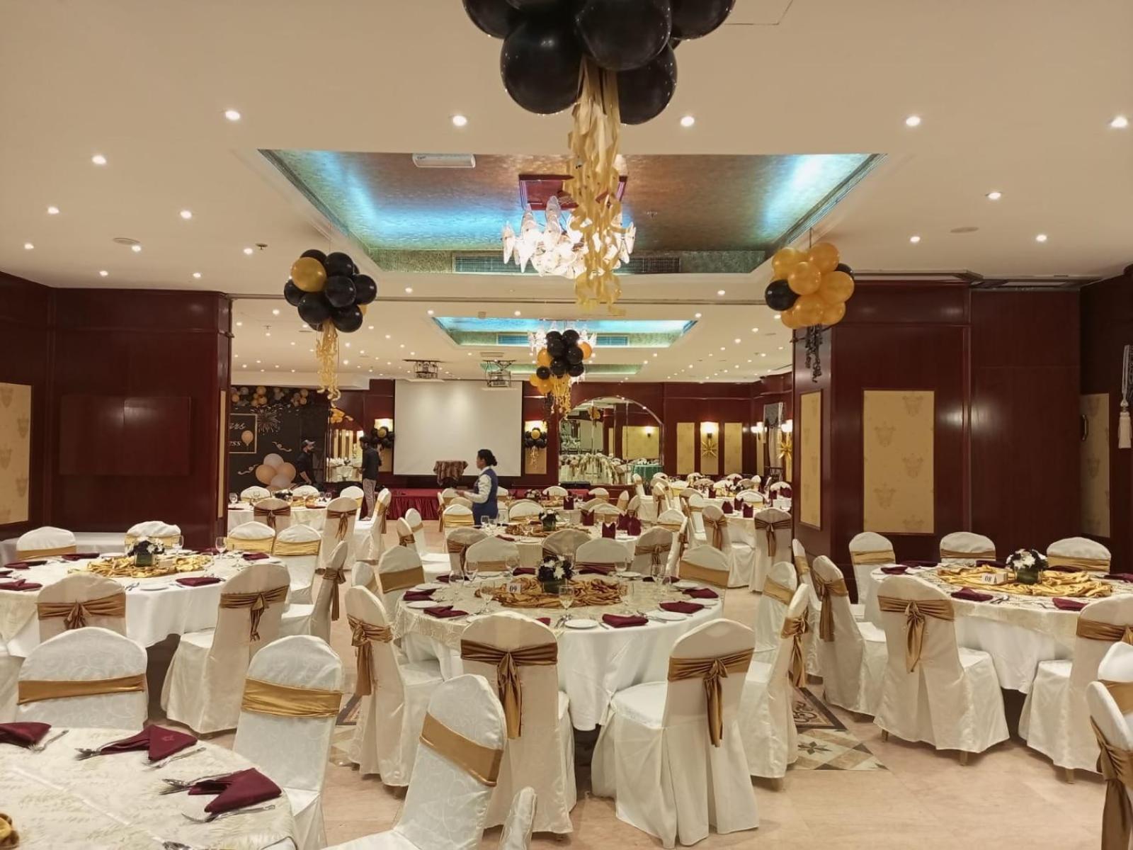 Royal Concorde Hotel & Suite Дубай Экстерьер фото