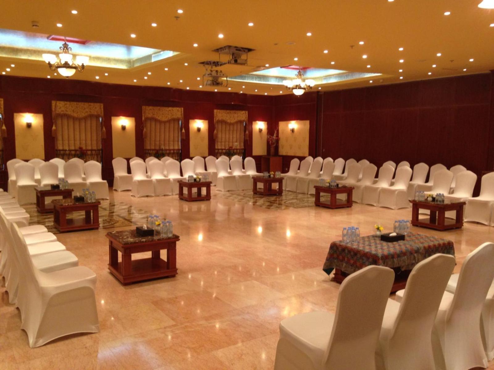 Royal Concorde Hotel & Suite Дубай Экстерьер фото