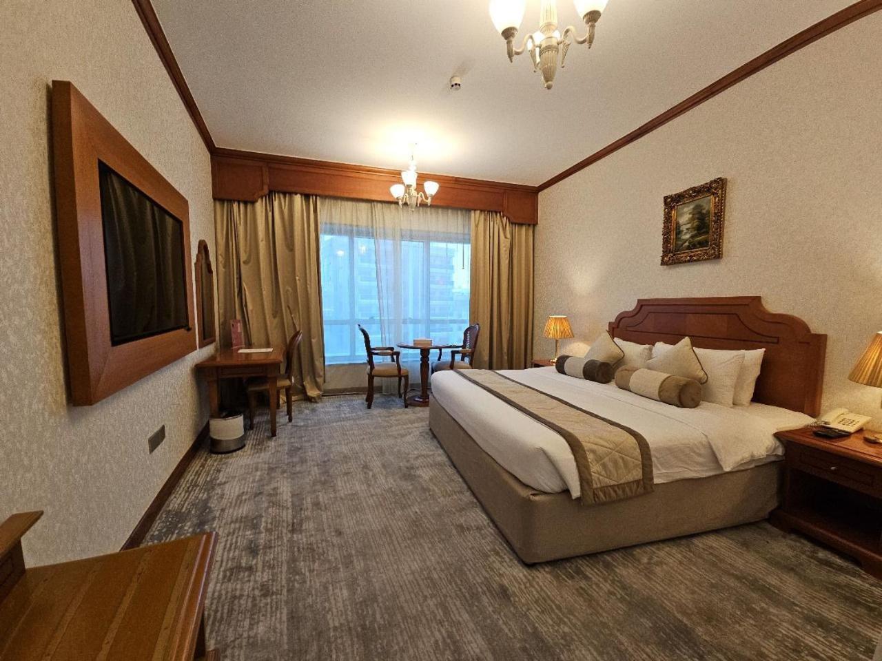 Royal Concorde Hotel & Suite Дубай Экстерьер фото