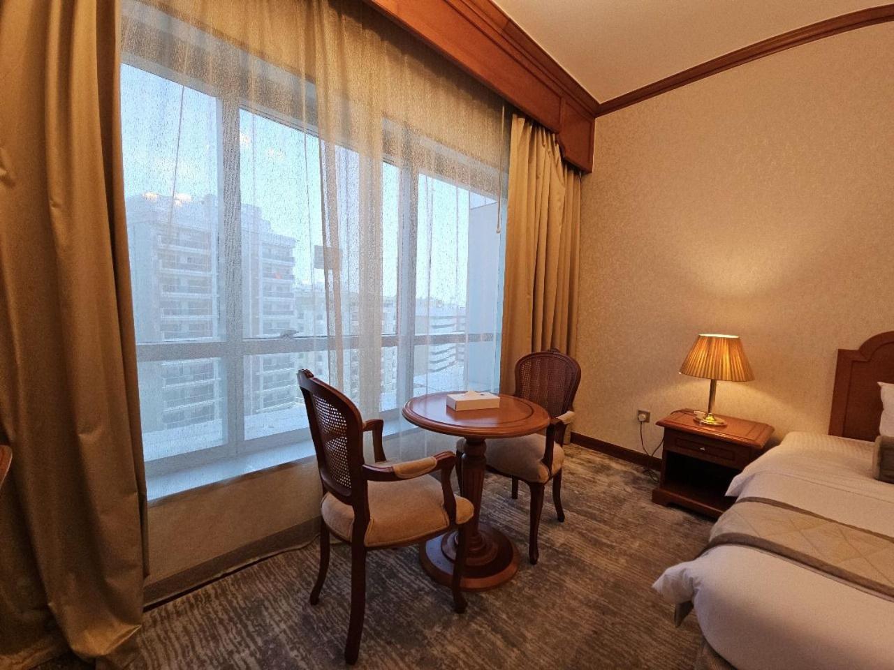 Royal Concorde Hotel & Suite Дубай Экстерьер фото