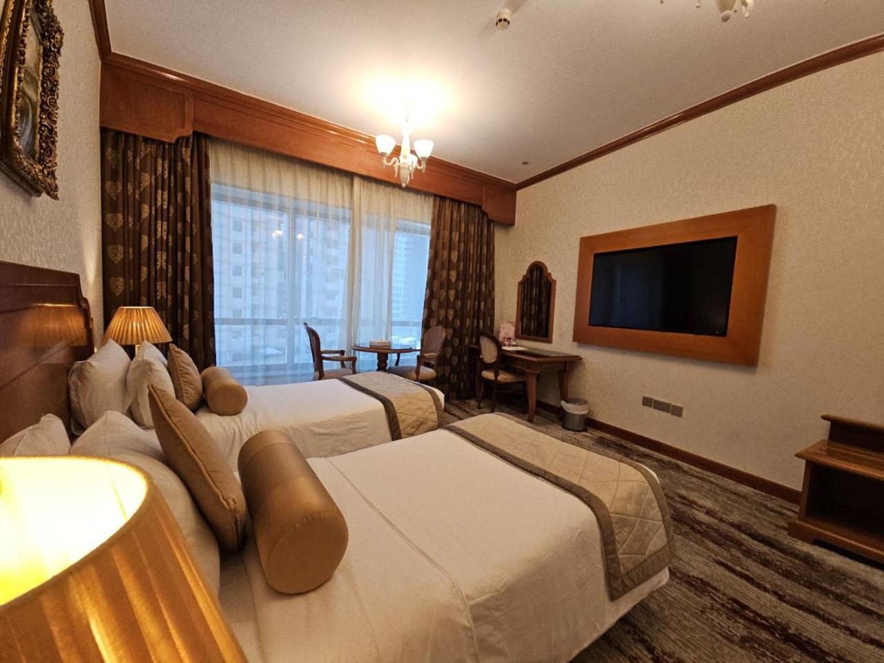 Royal Concorde Hotel & Suite Дубай Экстерьер фото