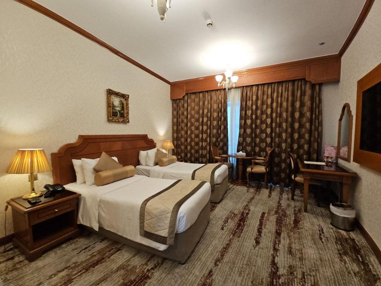 Royal Concorde Hotel & Suite Дубай Экстерьер фото