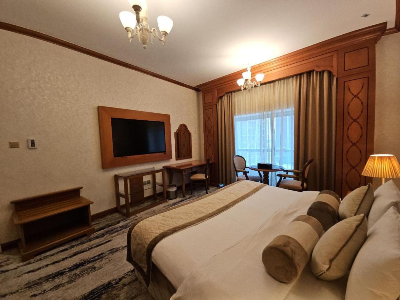 Royal Concorde Hotel & Suite Дубай Экстерьер фото