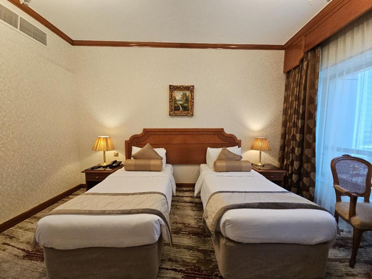 Royal Concorde Hotel & Suite Дубай Экстерьер фото